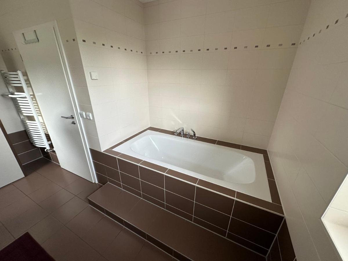 Stadtvilla In Leipzig 7 Personen 3 Schlafzimmer 2 Baeder Garten Und Terrasse Zentral Gelegen Messe Innenstadt Seen Exteriér fotografie